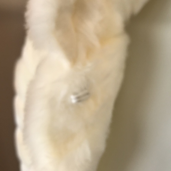 Bebe faux fur shoulder wrap. - Picture 3 of 5